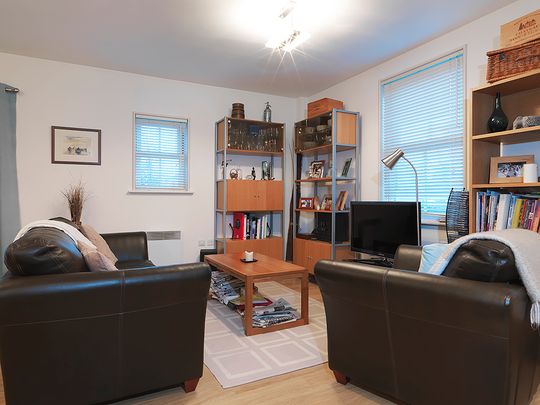 Lewiston Close, Canterbury Hall, KT4 - Photo 1