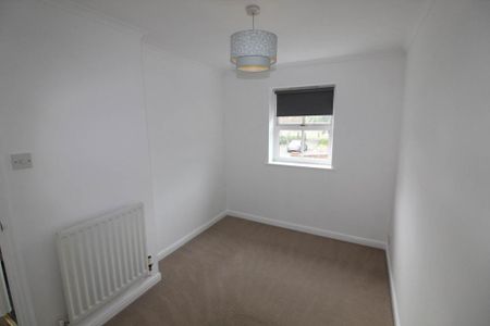 2 bedroom end of terrace house to rent - Photo 2