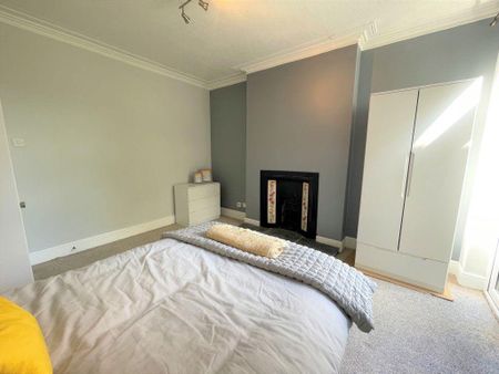 1 bedroom in a house share to rent - Photo 4