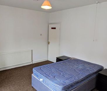 4 bedroom terraced house to rent - Photo 5