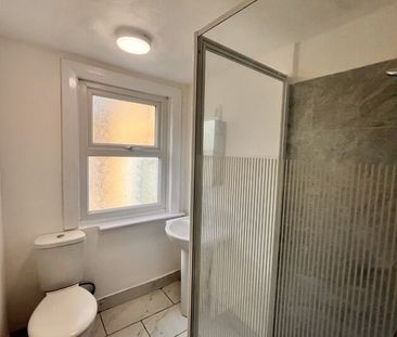 Studio Flat, Montrell Road, SW2 - Photo 1