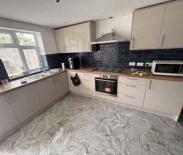 4 bedroom terraced house to rent - Photo 2