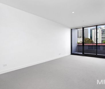 406/74 Queens Road, Melbourne - Photo 6