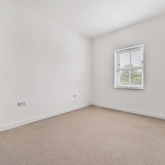 Waterford Gate, Aylesbury, HP19 - Photo 1