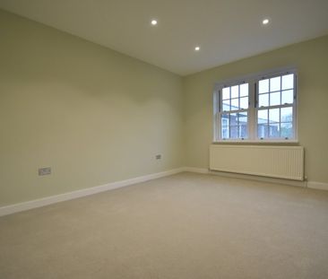 Bulstrode Court, Gerrards Cross,SL9 - Photo 5