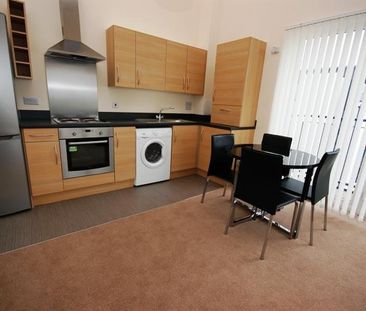 3 bedroom flat to rent - Photo 4