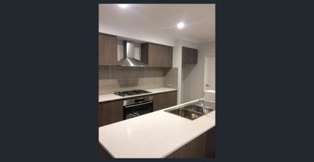 Modern Family Home, Walk to the River.... - Photo 4