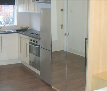 Flat 2, 26 Kelso Road, LS2 9PR, Leeds - Photo 3