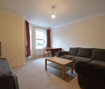 3 bedroom Terraced - BROADWATER CRESCENT, WELWYN GARDEN CITY. - Photo 3