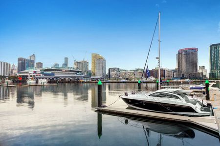 Spacious, Stylish & Fully Furnished Docklands Gem with Breathtaking Views! - Photo 5