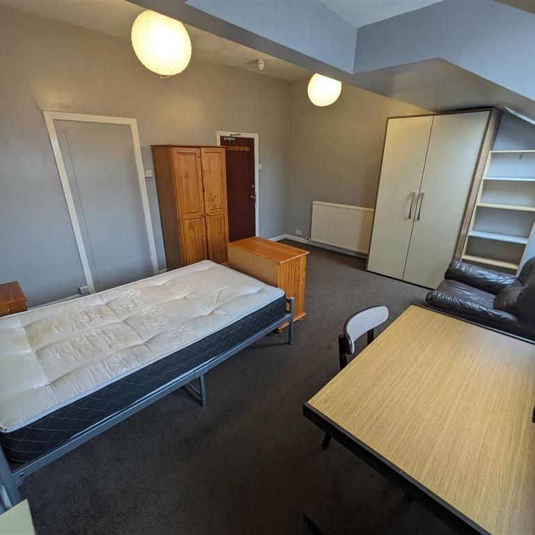 1 bedroom in a house share to rent - Photo 1
