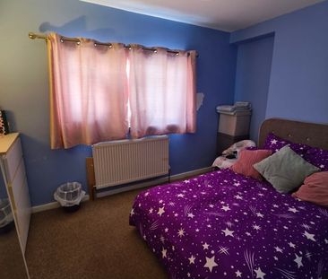 3 Bed Terraced House, Whatley Avenue, SW20 - Photo 3