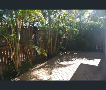 2/31 Dickenson Street, Carina Heights, Qld 4152 - Photo 3