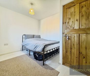 Churchfields, CM24, Stansted - Photo 5