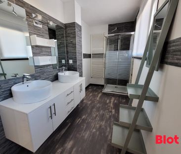 Location Maison 5 pièces 123m² LA MEZIERE 35520 - Photo 2
