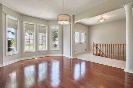 For Lease - 43 Helston Crescent, Whitby, Ontario - Photo 2