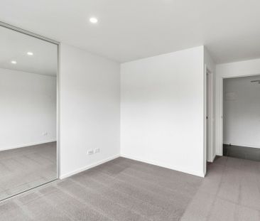 Stylish Apartment in Ideal Location - Photo 3