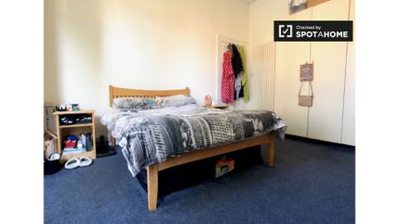 Spacious room in shared apartment in Stoneybatter, Dublin - Photo 4