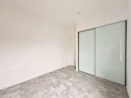 Charming 2-Bedroom Home in Leafy Wilton - Photo 3