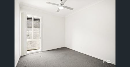 Beautiful Three-Bedroom Home in Waterside Estate - Photo 4