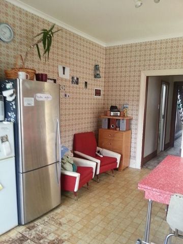 Tidy 5 Bedroom home at a great location - Photo 5