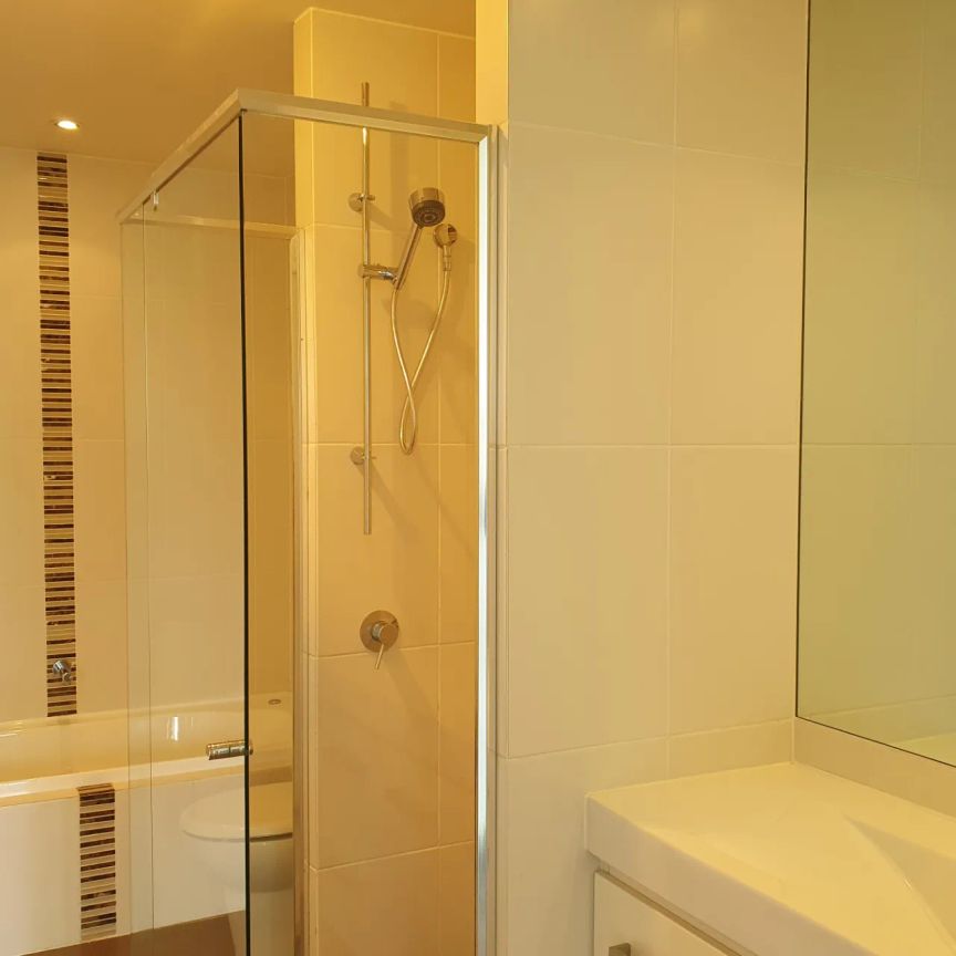 LUXURY 3-BEDROOM APARTMENT, WALKING DISTANCE TO WESTFIELD SHOPPING CENTRE WEST LAKES - Photo 1