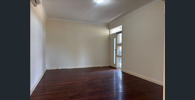 2 bedroom unit WITH 2 bathrooms - you don't see that very often! - Photo 1