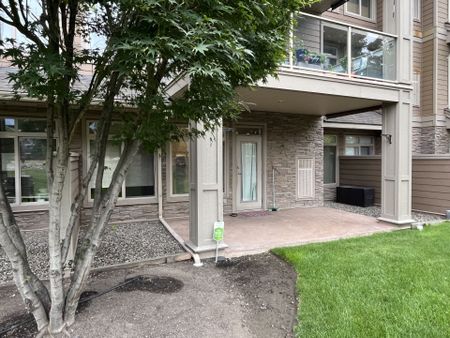 1 Bed +Den, 1 Bath – Aria - Photo 2