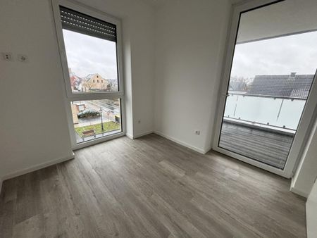 Lichtdurchflutete Etagenwohnung mit Balkon inkl. Malerarbeiten - Photo 2