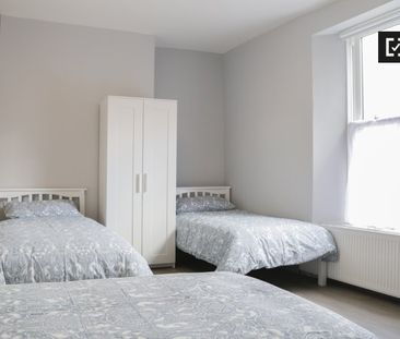 Bed for rent in 6-bedroom house in Phibsborough - Photo 4