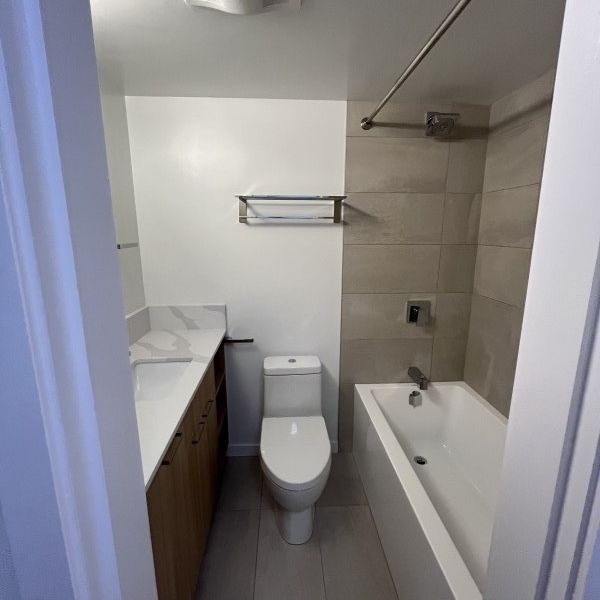 YORK HOUSE - Photo 1