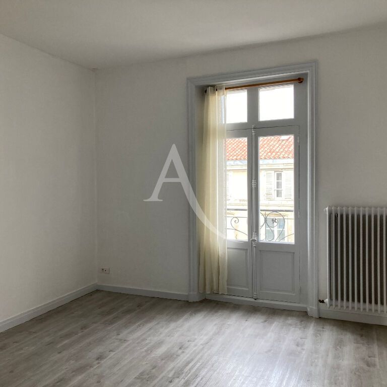 Location Appartement 2 pièces 52m² FONTENAY LE COMTE 85200 - Photo 1