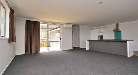 4 Bedrooms in Dinsdale - Photo 2