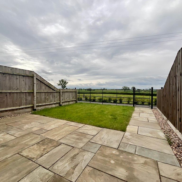 3 bedroom Mid Terraced House to let - Photo 1