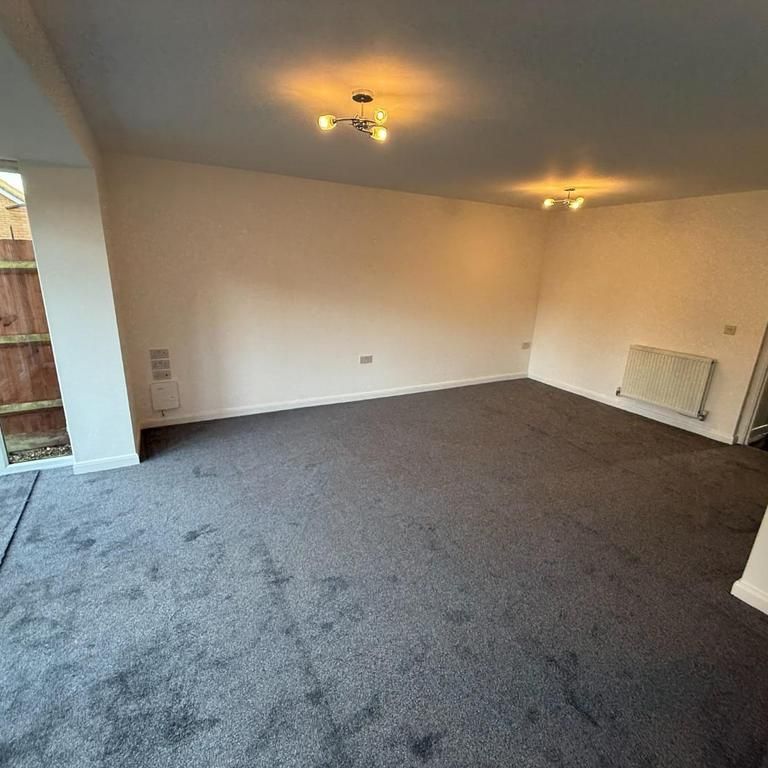 4 bedroom semi-detached house to rent - Photo 1