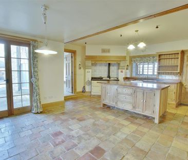 3 bedroom semi-detached house to rent - Photo 5