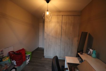 Rustig gelegen appartement op de 1ste verdieping achteraan met terras, kelderberging en autostaanplaats. - Foto 3