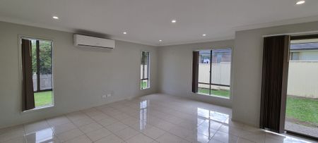 Modern four Bedroom Home in a quiet street - Photo 3