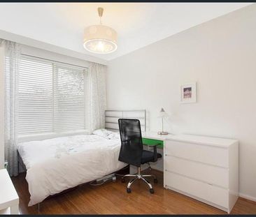 GROUND FLOOR WITH MODERN TOUCH AND WATER INCLUDED - Photo 2