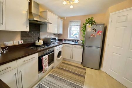 2 bedroom end of terrace house to rent - Photo 4