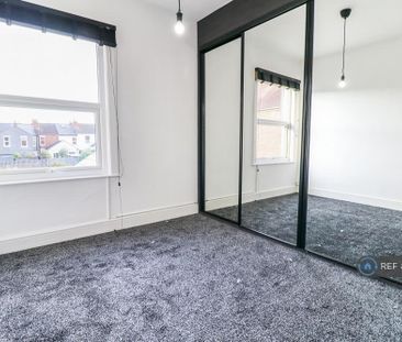 2 bedroom semi-detached house to rent - Photo 6