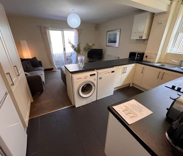 6 Bed Semi-Detached House, Wilton Avenue, SO15 - Photo 4