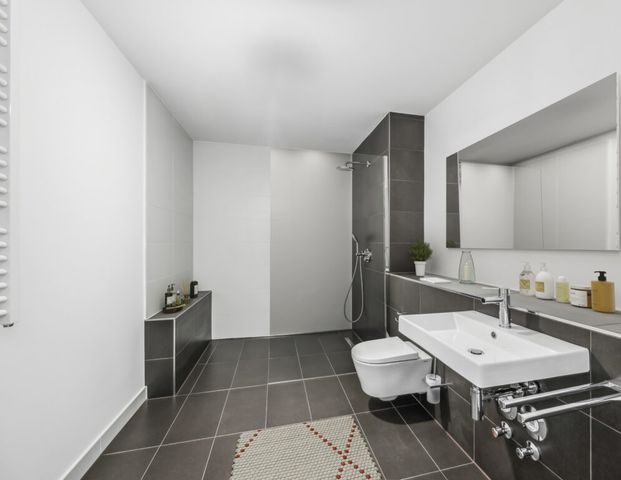 Live Elevated – Charmantes 3-Zimmer-Apartment mit Loggia im exklusiven Colonnades - Photo 1