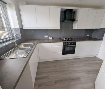 2 bedroom end of terrace house to rent - Photo 3