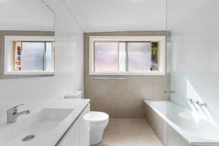 126D Lawrence Street, Freshwater NSW 2096 - House For Rent | Domain - Photo 4