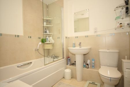 Vale Farm Road, Woking - Photo 5