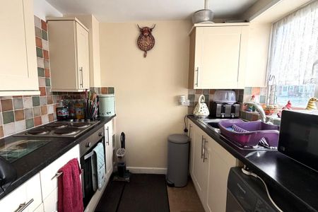 2 bedroom semi-detached house to rent - Photo 3