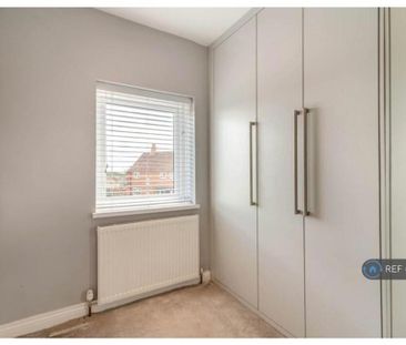 4 bedroom semi-detached house to rent - Photo 5