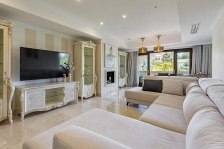 3 Bedroom Apartment For Rent in The Golden Mile, Málaga - Photo 2