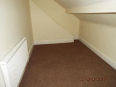 3 bedroom flat to rent - Photo 2